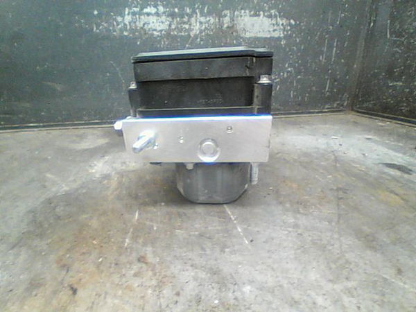 Unité hydraulique abs Renault TWINGO III (BCM_, BCA_) 0.9 tce 95 (2019)
