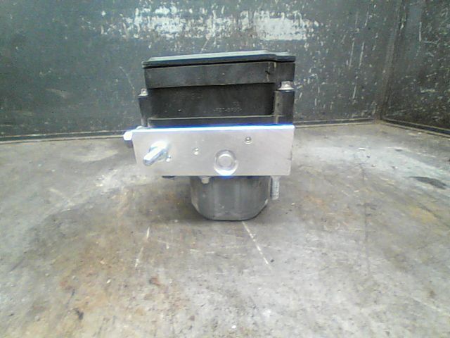Unité hydraulique abs Renault TWINGO III (BCM_, BCA_) 0.9 tce 95 (2019)
