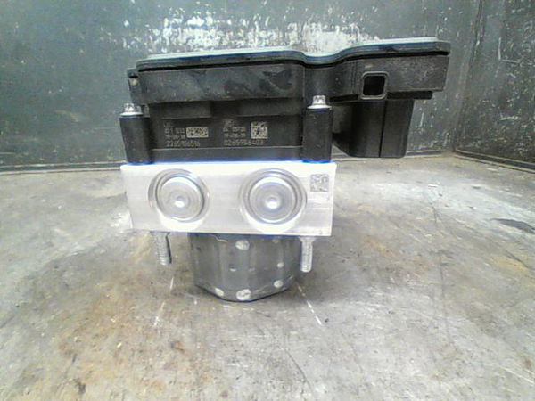 Unité hydraulique abs Renault TWINGO III (BCM_, BCA_) 0.9 tce 95 (2019)