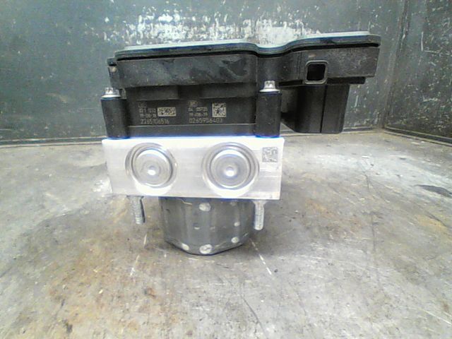 Unité hydraulique abs Renault TWINGO III (BCM_, BCA_) 0.9 tce 95 (2019)