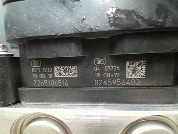 Unité hydraulique abs Renault TWINGO III (BCM_, BCA_) 0.9 tce 95 (2019)