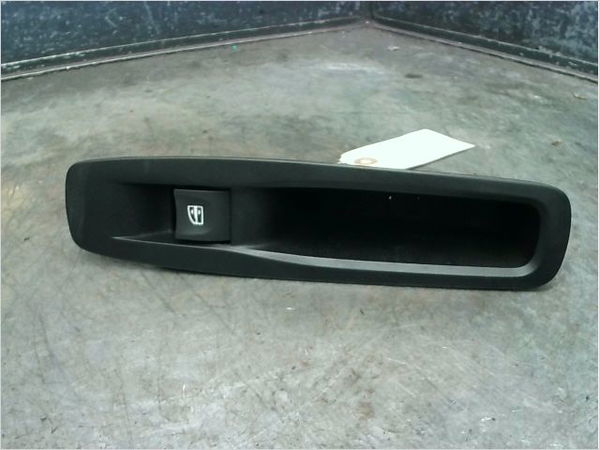 Commande leve-glace porte arrière droite Renault MEGANE IV 3-5 portes (B9A-M-N_) 1.6 dci 130 (b9a4) (2015)