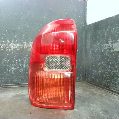 Feu arrière gauche Toyota RAV 4 II (_A2_) 2.0 d 4wd (cla20_, cla21_) (2001-2005)