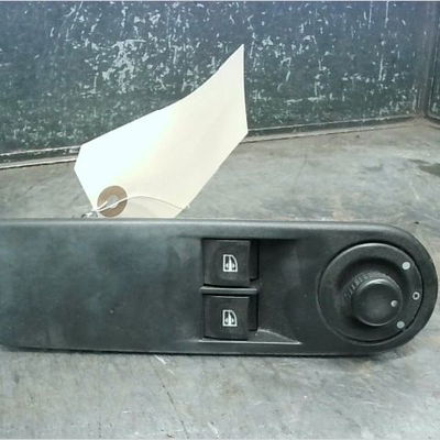 Commande lève-glace porte avant gauche Renault CLIO IV (BH_) 1.5 dci 75 (2012) 5 portes