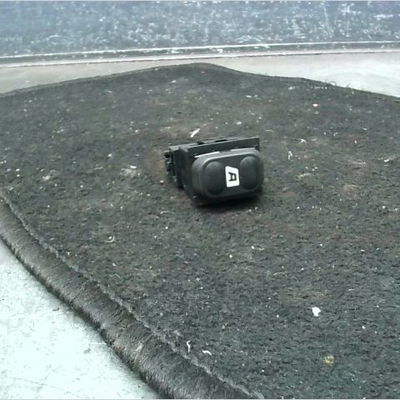Commande lève-glace porte avant droite Peugeot 607 (9D, 9U) 2.2 hdi (2000-2006)