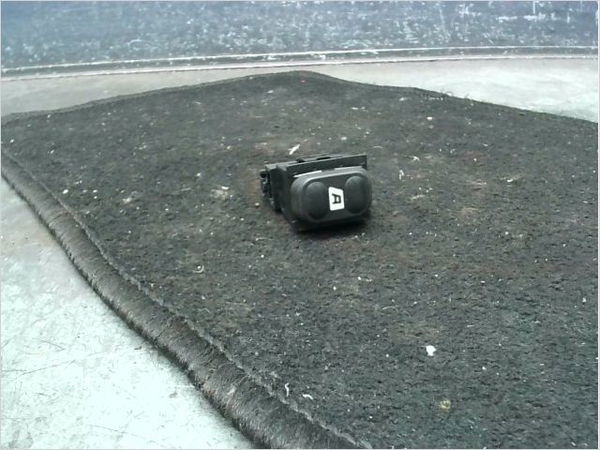 Commande lève-glace porte avant droite Peugeot 607 (9D, 9U) 2.2 hdi (2000-2006)