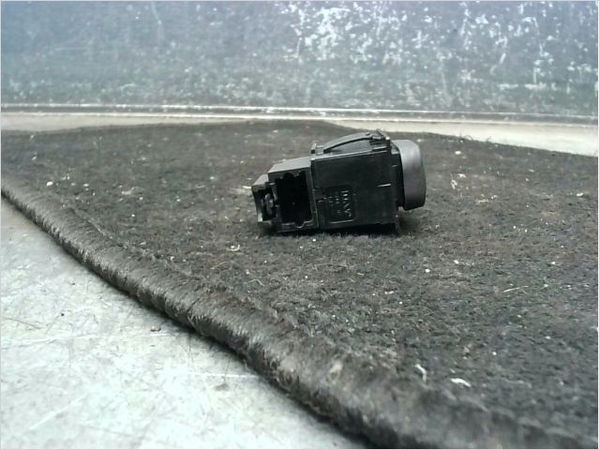 Commande lève-glace porte avant droite Peugeot 607 (9D, 9U) 2.2 hdi (2000-2006)