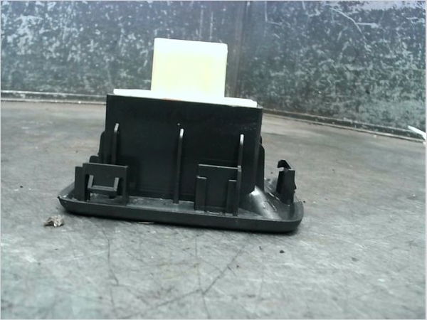 Commande lève-glace porte avant droite Renault KANGOO Express (FW0-1_) 1.5 dci 110 (fw06, fw12) (2013)