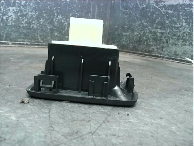 Commande lève-glace porte avant droite Renault KANGOO Express (FW0-1_) 1.5 dci 110 (fw06, fw12) (2013)