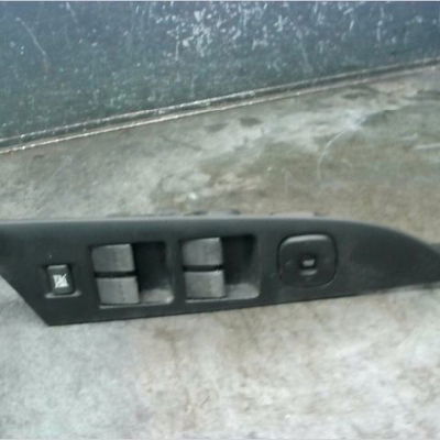 Commande lève-glace porte avant gauche Mazda 3 (BK) 1.6 di turbo (2004-2009)