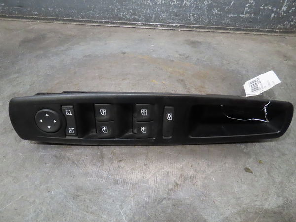 Commande lève-glace porte avant gauche Renault MEGANE III 3-5 portes (BZ0-1_, B3_) 1.5 dci (2009)