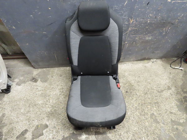 Siège arrière droit Citroën C4 GRAND PICASSO II (DA_, DE_) 1.6 bluehdi 120 (2014)