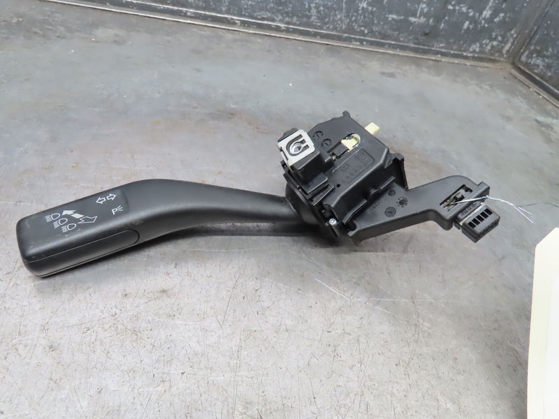Commande clignotant Volkswagen SCIROCCO III (137, 138) 2.0 tfsi (2008-2009)