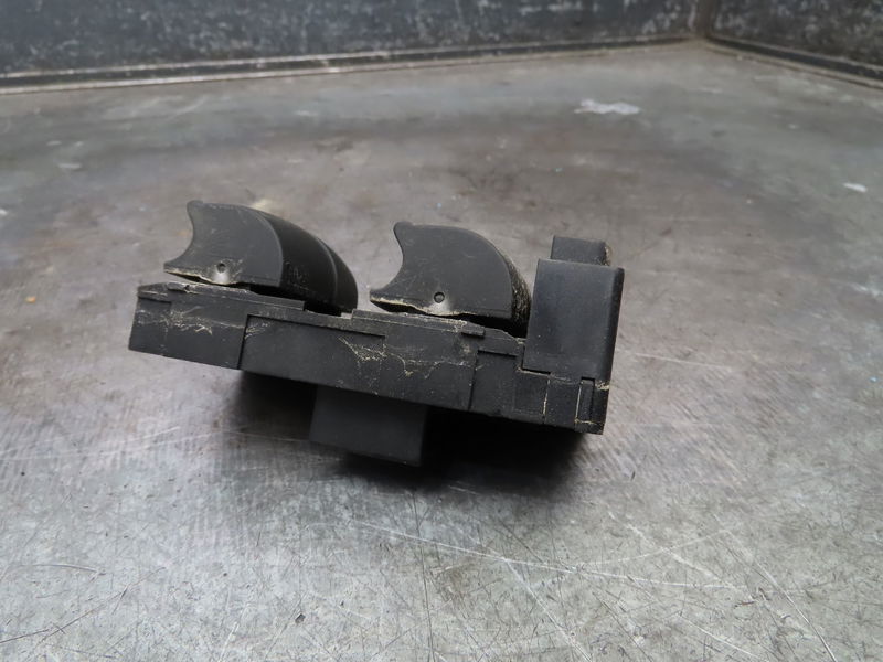 Commande lève-glace porte avant gauche AUDI A8