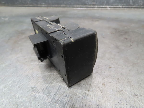 Commande lève-glace porte avant gauche AUDI A8
