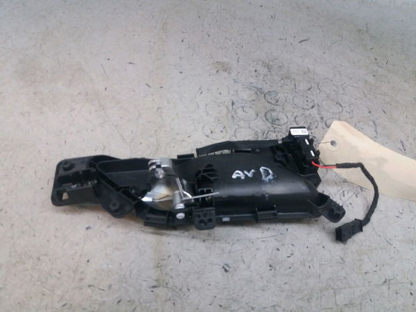 Poignee int porte avd Jaguar XE (X760) 2.0 d awd (2015)