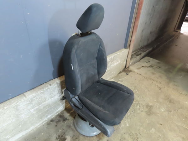 Siège avant droit NISSAN NP300