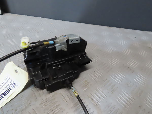 Serrure porte avg NISSAN NP300