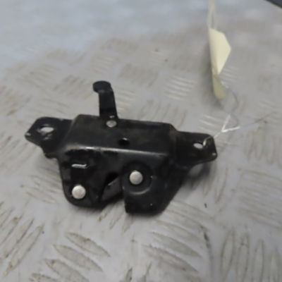 Serrure hayon PEUGEOT 106