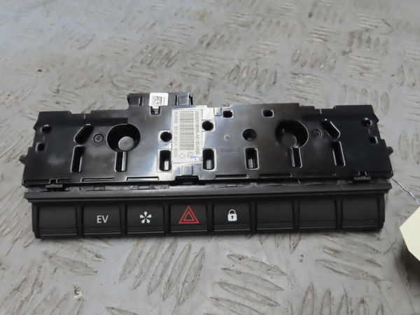 Bouton de warning RENAULT ARKANA