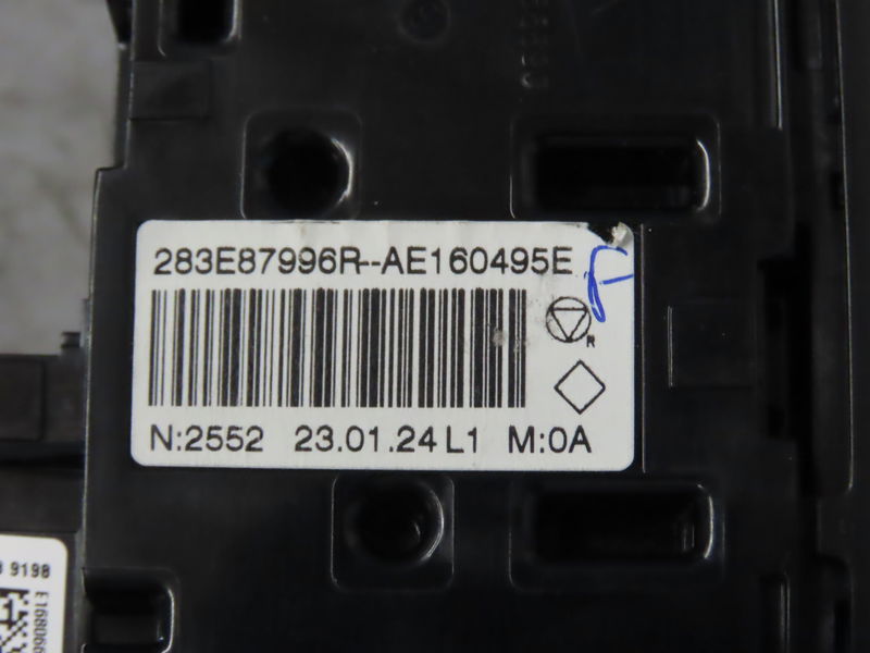 Bouton de warning RENAULT ARKANA