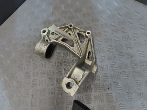 Support triangle inferieur avd VOLKSWAGEN POLO
