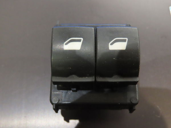 Commande lève-glace porte avant gauche CITROEN C4 CACTUS