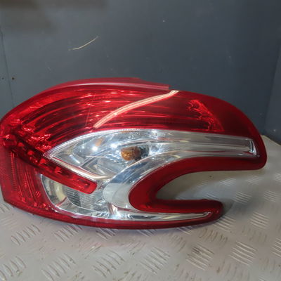 Feu arrière droit PEUGEOT 208