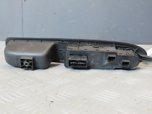 Commande lève-glace porte avant gauche CITROEN C4