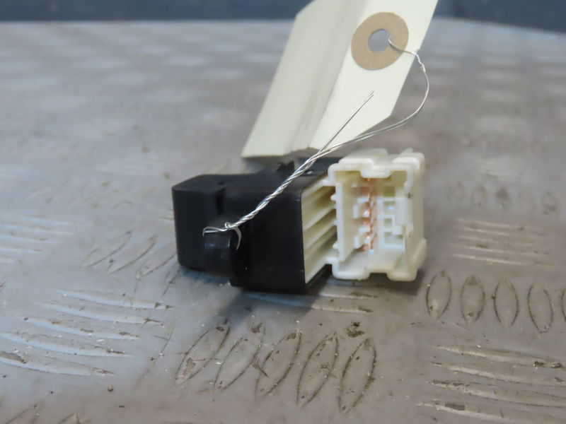 Commande lève-glace porte avant droite SUZUKI SWIFT