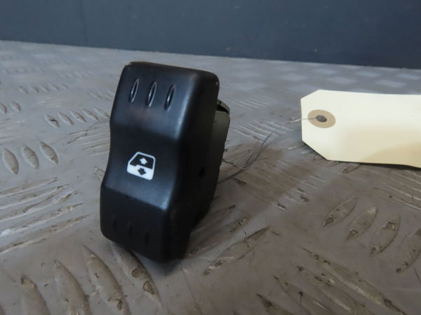 Commande lève-glace porte avant gauche DACIA LOGAN
