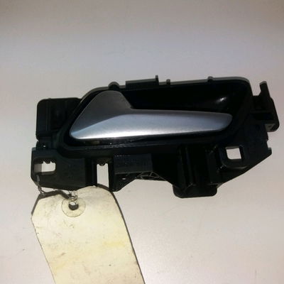 Poignee int porte arg Peugeot 3008 SUV (MC_, MR_, MJ_, M4_) 1.2 thp- puretech 130 (mrhnsm, mrhnsu, mrhnsj, mrhnyw,... (2016)