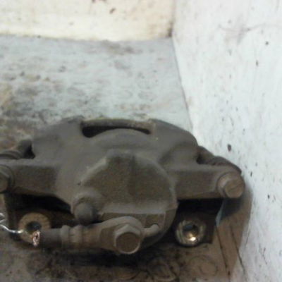 Etrier de frein avant gauche Toyota AYGO (_B1_) 1.0 (kgb10_) (2005-2014) 5 portes