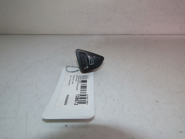 Commande lève-glace porte avant gauche Ford KA (RU8) 1.2 (2008-2016) 3 portes