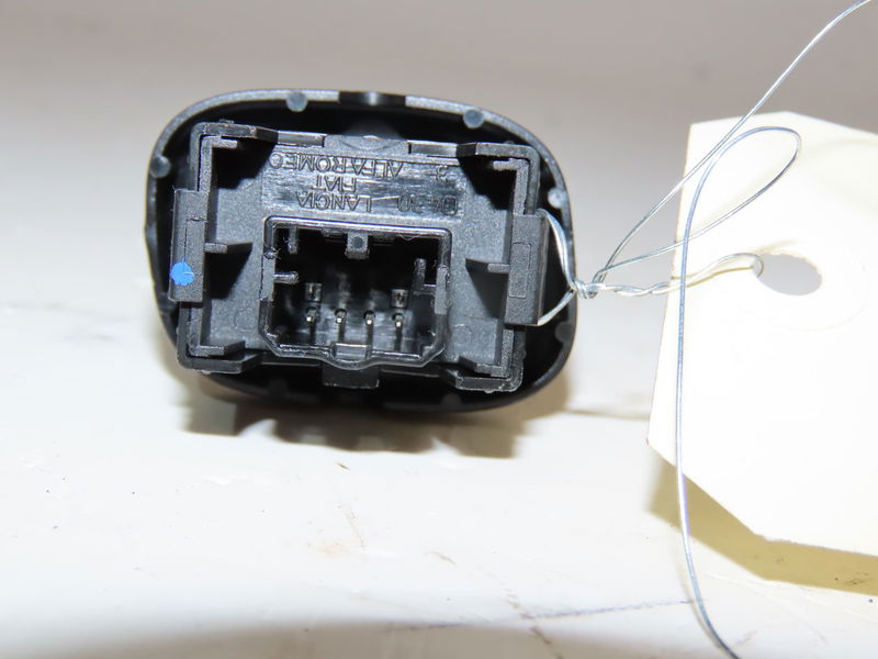 Commande lève-glace porte avant gauche Fiat PANDA (312_, 319_) 1.2 (312pxa1a) (2012)