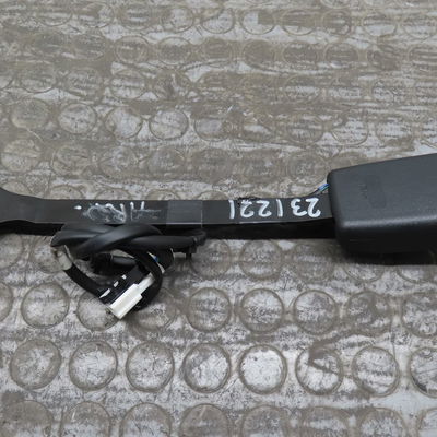 Ancrage ceinture arrière droit Nissan QASHQAI II SUV (J11, J11_) 1.6 dci all mode 4x4-i (2013)