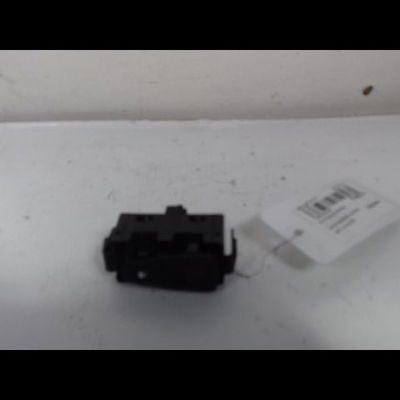 Bouton de warning Dacia SANDERO II Tce 90 (b8m1, b8ma) (2012) 5 portes