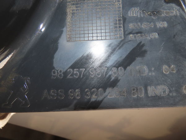 Pare-boue arrière droit Peugeot 2008 II (UD_, US_, UY_, UK_) 1.5 bluehdi 130 (2019)