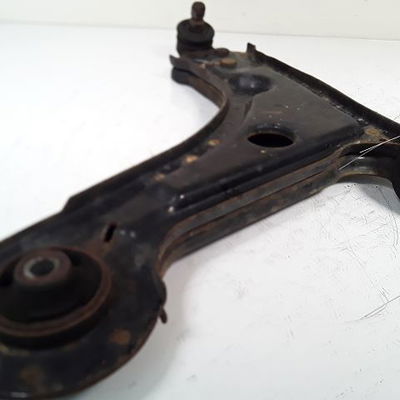 Triangle inf avg Daewoo NUBIRA A trois volumes (J200) 1.6 (2003)