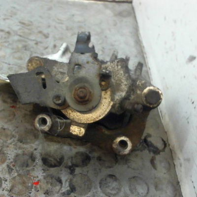 Etrier de frein avant gauche Toyota AYGO (_B4_) 1.0 (kgb40) (2014)