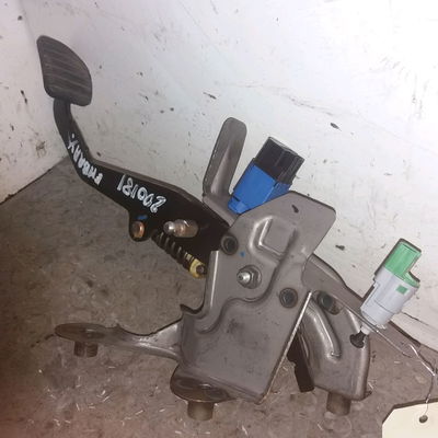 Pedale embrayage Renault CLIO IV (BH_) 1.5 dci 90 (2012) 5 portes