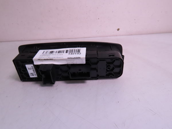 Commande lève-glace porte avant gauche Renault MEGANE IV 3-5 portes (B9A-M-N_) 1.0 tce 115 (b9md, b9mw) (2020)