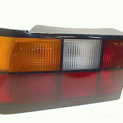 Feu arrière gauche Volvo 460 (464) 1.6 (1992-1996)