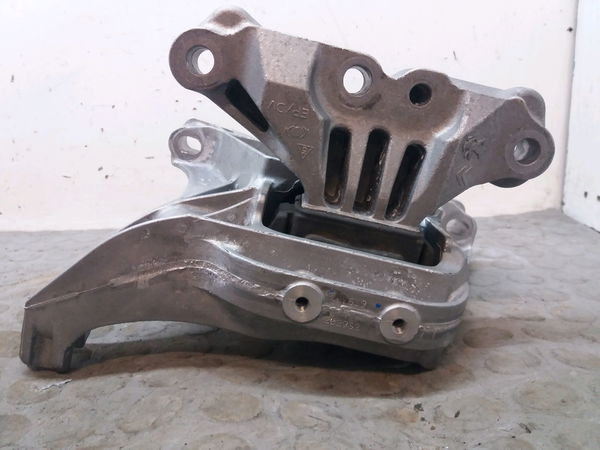 Support moteur PEUGEOT 308 II Phase 2 SW 04-2017 1.5 BlueHDI 130ch