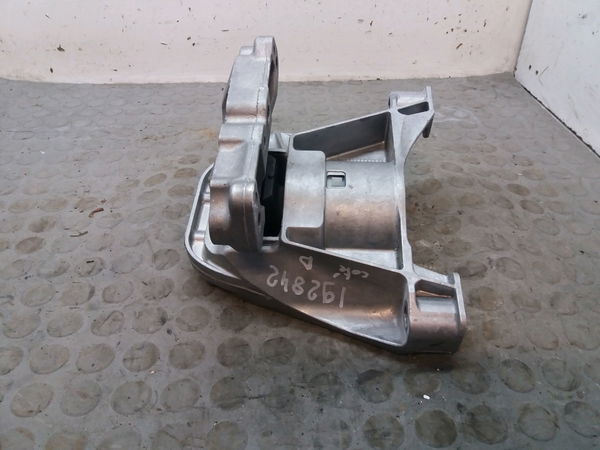 Support moteur PEUGEOT 308 II Phase 2 SW 04-2017 1.5 BlueHDI 130ch