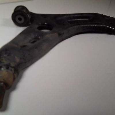 Triangle inf avd Skoda YETI (5L) 1.2 tsi (2009-2015)