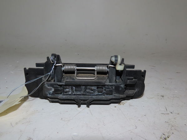 Poignee ext porte avd Audi A3 (8P1) 2.0 tdi quattro (2003-2008)