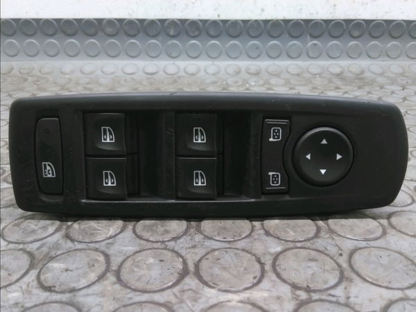 Commande lève-glace porte avant gauche Renault MEGANE III 3-5 portes (BZ0-1_, B3_) 1.5 dci (2009) 5 portes