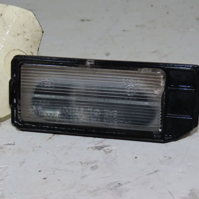 Eclaireur plaque de police g Citroën C4 AIRCROSS 1.6 hdi 115 awc (2012)