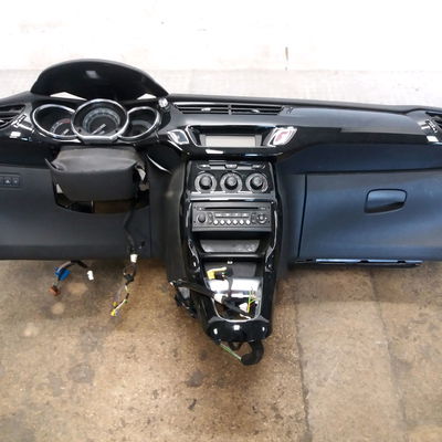 Planche de bord Citroën DS3 (SA_) 1.6 hdi 90 (2009-2015) 3 portes